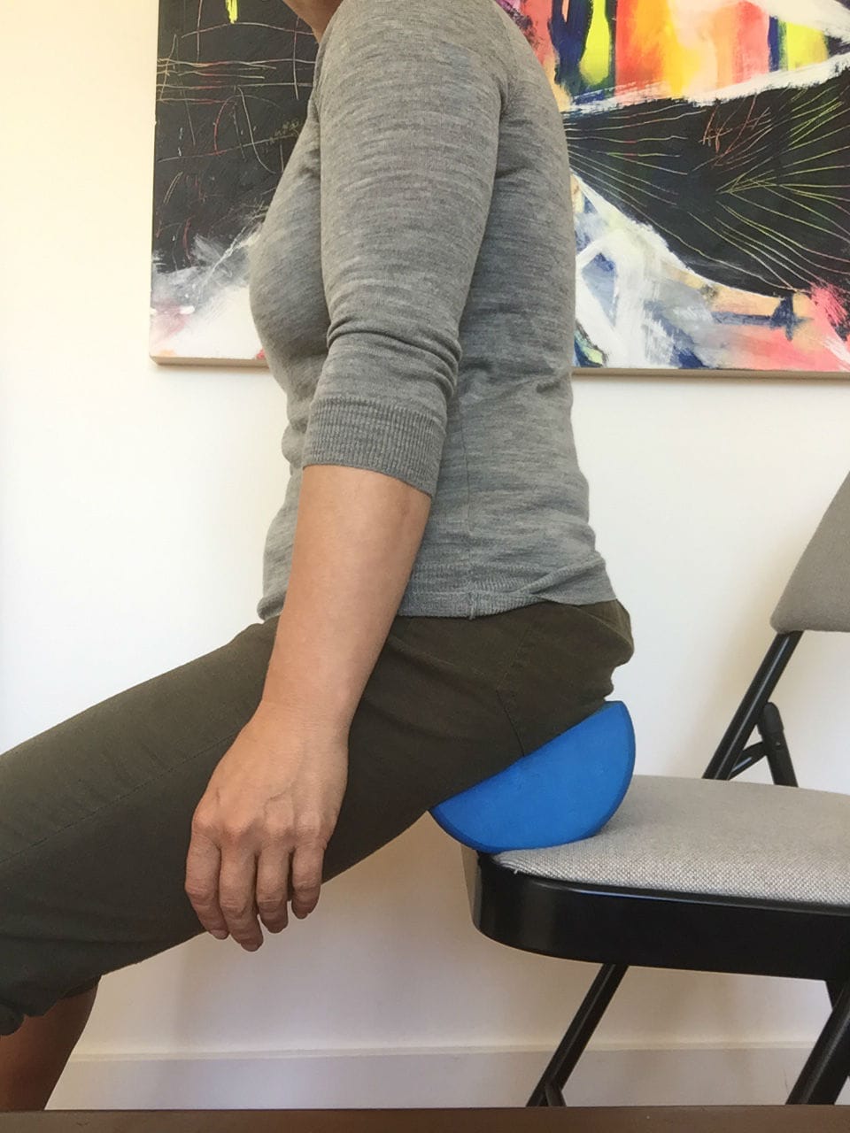 Sitting with propped neutral pelvis